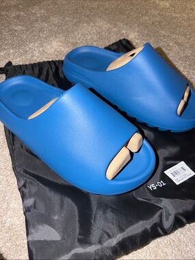foam runner/slides inspired by Yeezy designs. The bag says “YS-01,”